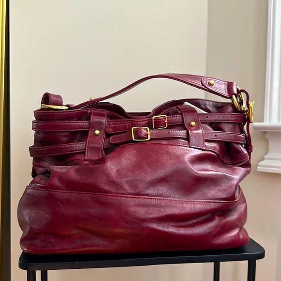 Rebecca Minkoff Handbags - Lovely Rebecca Minkoff Devote bucket bag in Wine